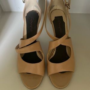Nine West nude heels, size 7
